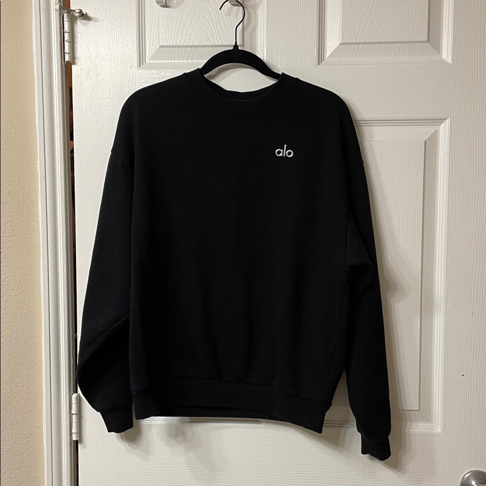Woman’s alo black crew neck sweatshirt 
Size S